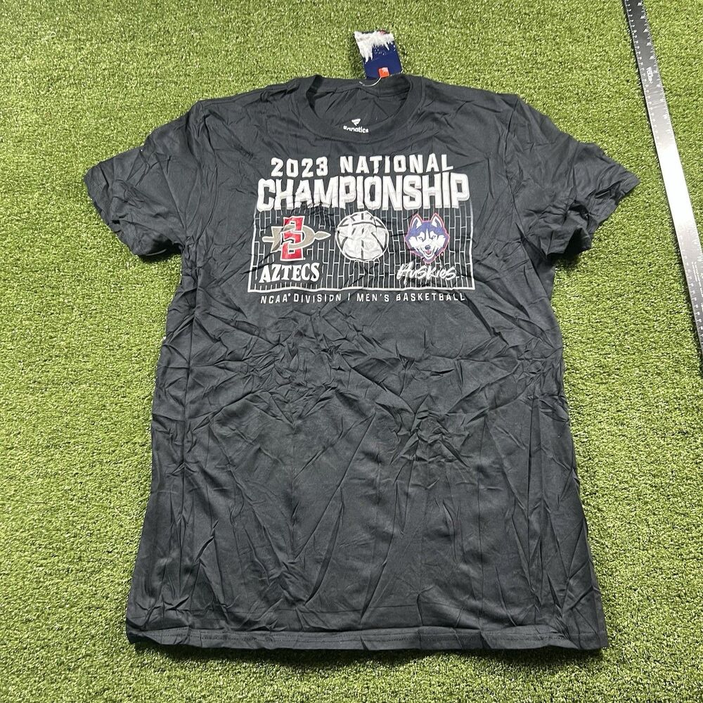 Fanatics UCONN Huskies Championship Size L Short Sleeve Shirt NWT